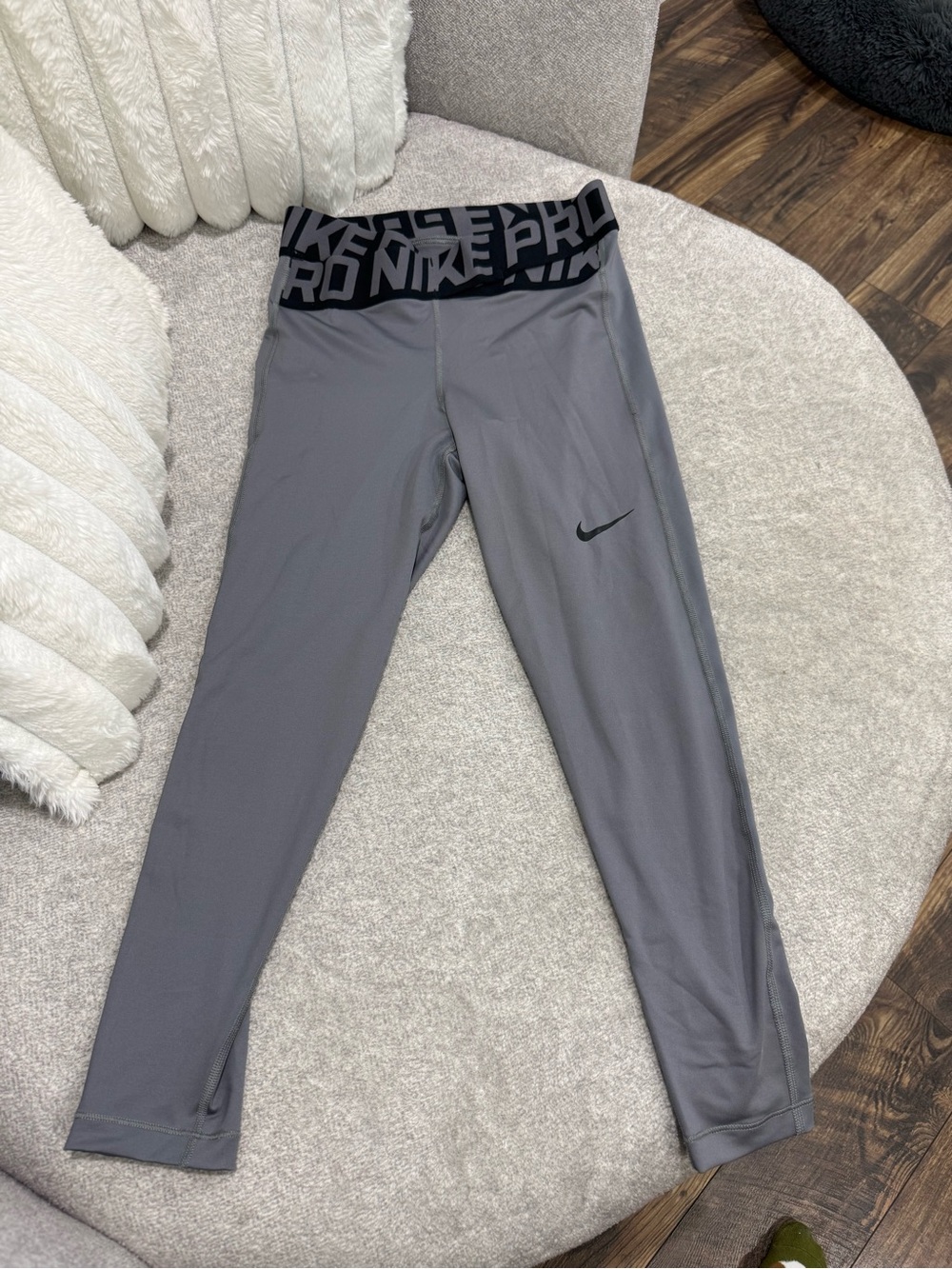 Used Nike workout cropped pants - size small
